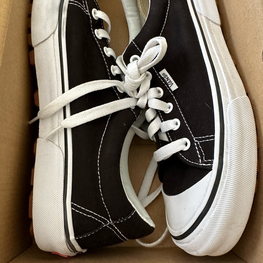 NIB VANS platform sneakers.